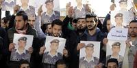 ヨルダンの首都アンマンでは、カサースベ中尉の解放を求める運動が広がっていた。 © KHALIL MAZRAAWI/AFP/Getty Images